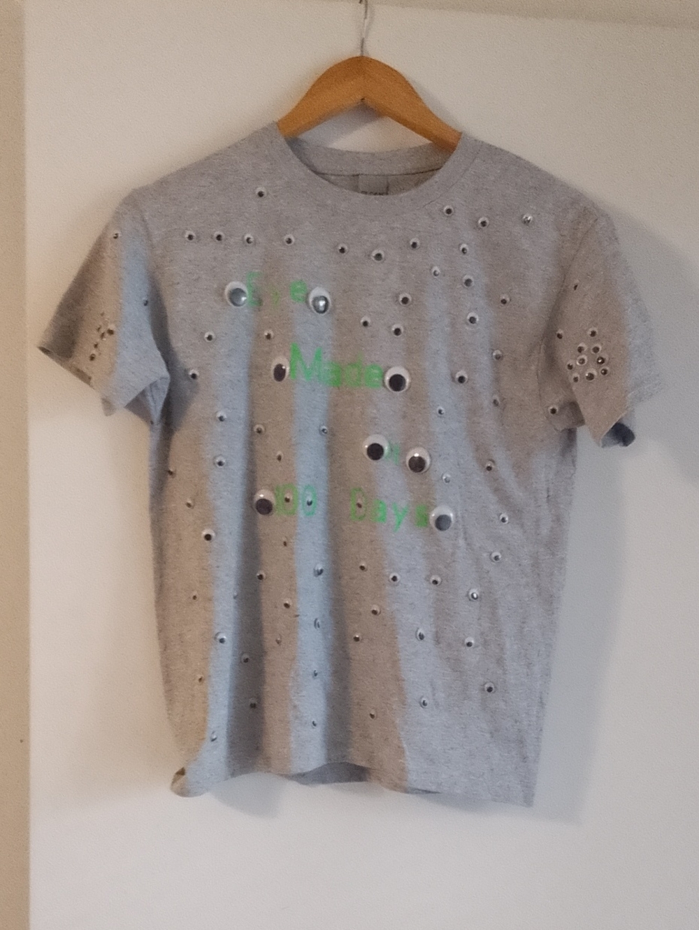 Kids' Gray Short Sleeve Tee with Googly Eye Detail